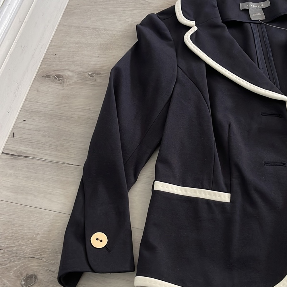 Ann Taylor Brand new with Tag jacket with Gold Buttons and 3/4 sleeve - Picture 3 of 5